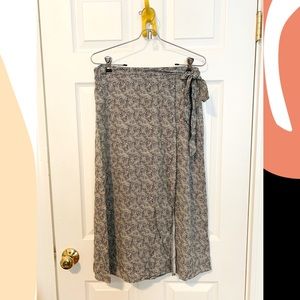Cute Black & Cream Wrap Midi Skirt NWOT